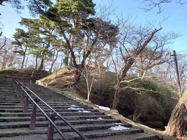 久保田城 裏門へと続く石段