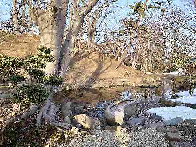 久保田城_茶室「宣庵」の手水鉢と庭園