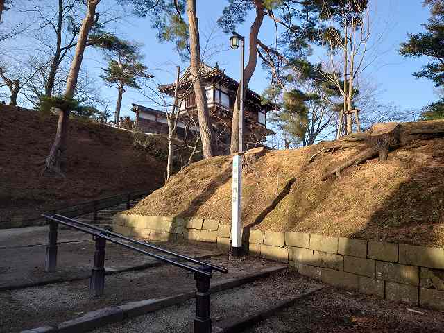 久保田城 表門(長坂門跡からの眺め)