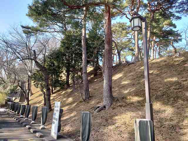 久保田城 鉢巻土塁(土手)