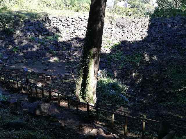 石垣山城 二の丸から井戸曲輪への道