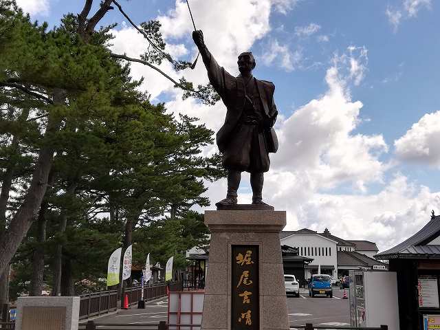 松江城 堀尾吉晴像