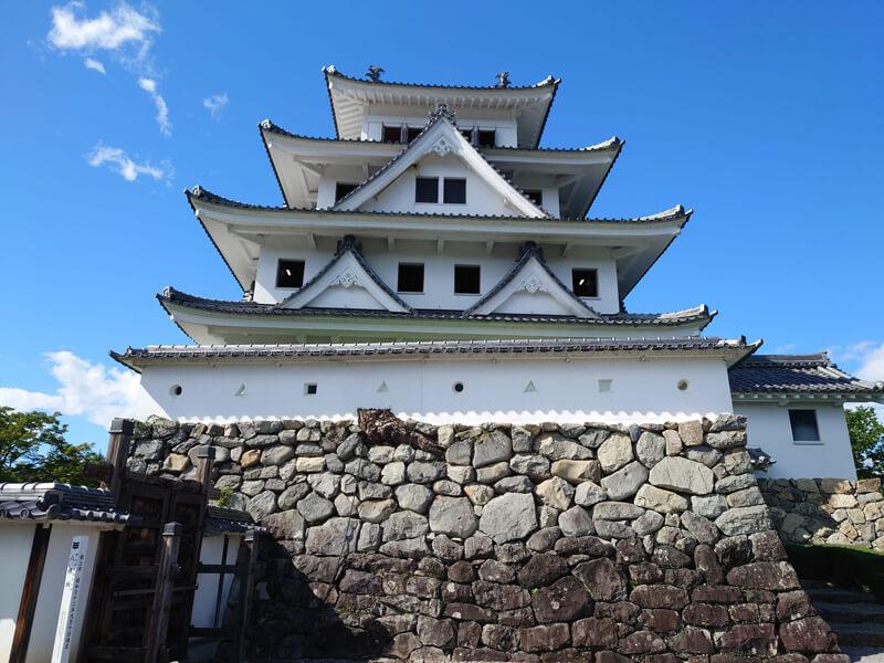 郡上八幡城 天守（本丸内から見た）