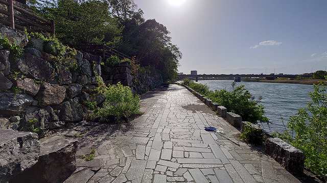 吉田城_豊川と本丸入口05