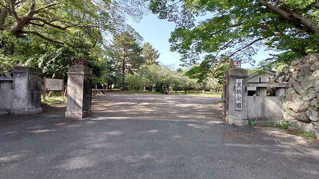 吉田城 豊橋公園入口01