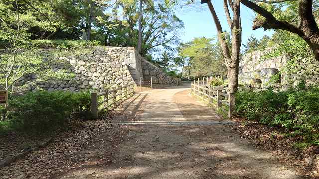 吉田城 千貫櫓と南多門の石垣03