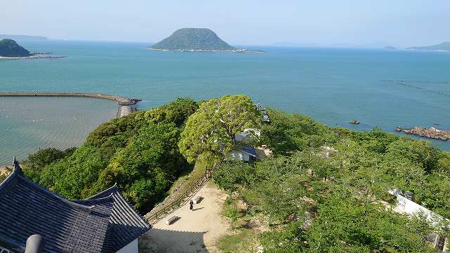 唐津城 天守閣からの眺め（高島と玄界灘）01