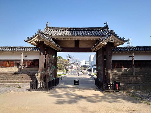 丸亀城 大手二の門(場内からの眺め)