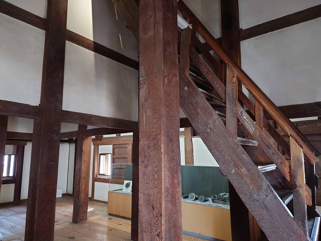 丸亀城 天守内部(一階入口)