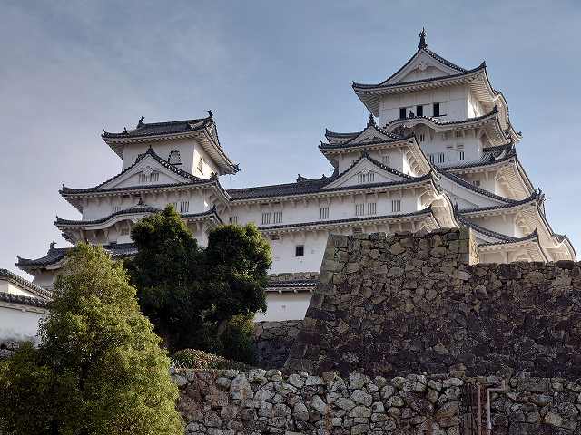 姫路城 乾小天守と渡櫓、大天守(上山里曲輪西側から見た)