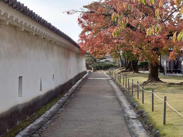 姫路城 ろの門西南方土塀(西の丸から見た)