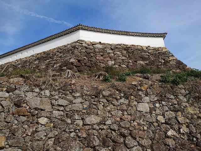姫路城 太鼓櫓南方土塀と官兵衛普請の石垣
