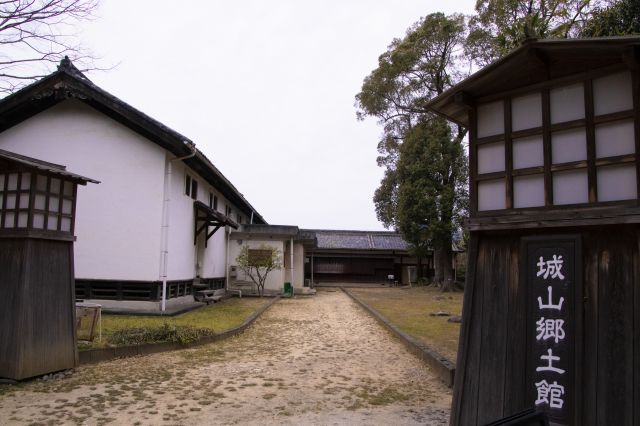 宇和島城 郷土館と穂積家長屋門