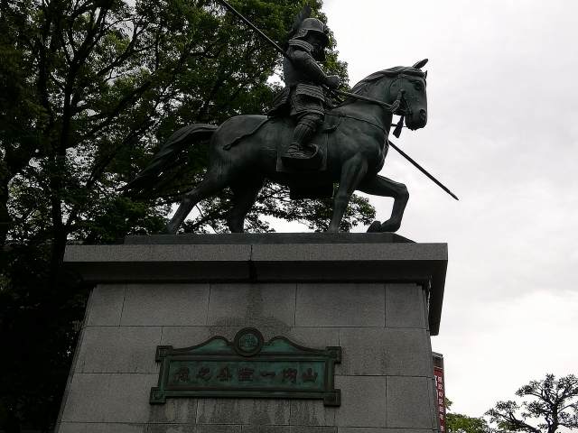 高知城 山内一豊像