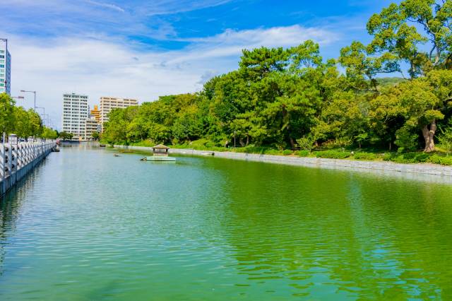 松山城 城山公園のお堀(旧三之丸外堀跡)