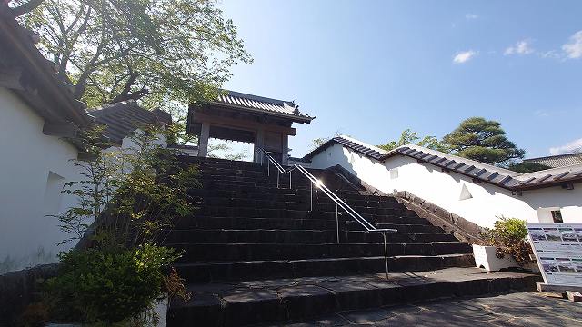 掛川城 四足門(遠景)