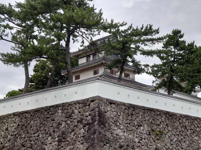 島原城 西の櫓と土塀(南堀から見た)