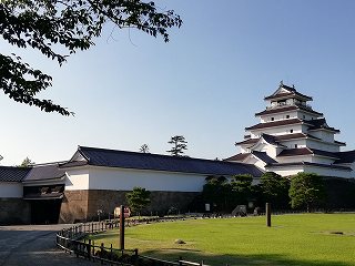 会津若松城天守と南走長屋