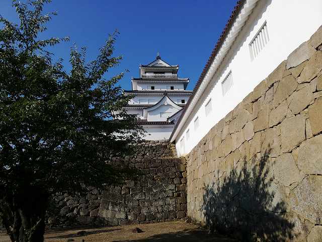 鶴ヶ城(会津若松城) 天守と南走長屋(帯郭からみた眺め)