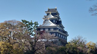 岡山城_天守閣(後楽園の河岸から見た)07