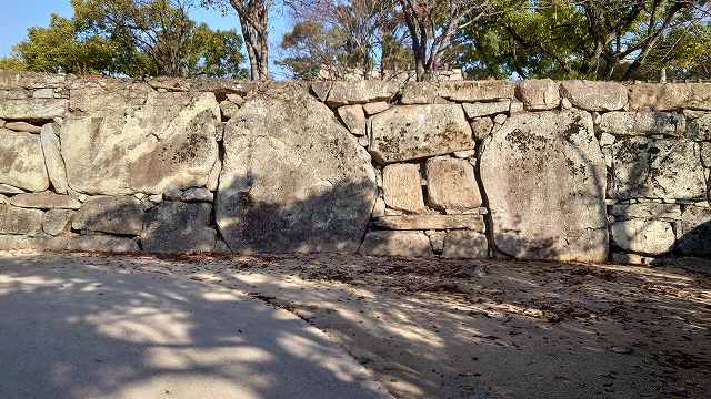 岡山城_大手門跡の巨石02