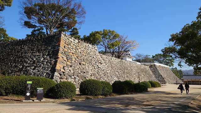 岡山城_本丸中段と本段の石垣(櫓門跡付近)03
