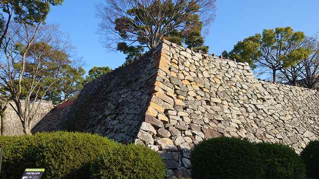 岡山城_大納戸櫓跡の石垣02