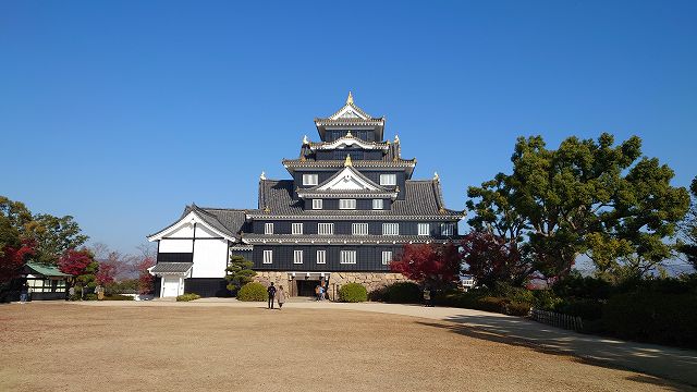 岡山城_本丸本段と天守閣06
