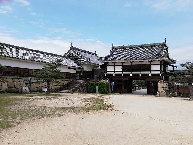 広島城 平櫓と表御門(二の丸内部より)