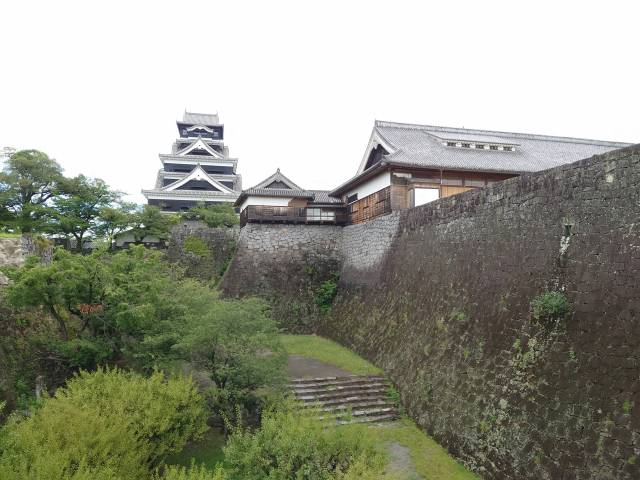 熊本城 大天守と本丸御殿と高石垣