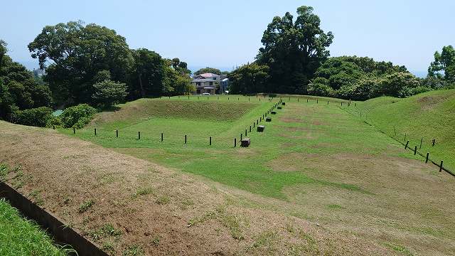 小田原城_三の丸外郭新堀土塁06