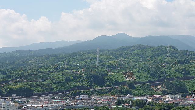 小田原城_三の丸外郭新堀土塁から見た石垣山03
