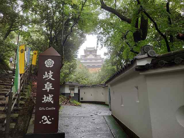 岐阜城 天守(二の丸から見た)