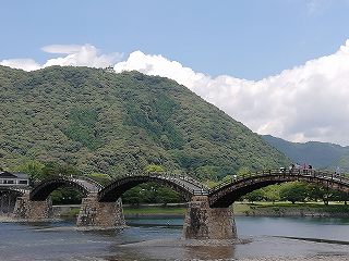 錦帯橋と山頂の天守
