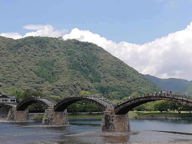 錦帯橋と山頂の天守