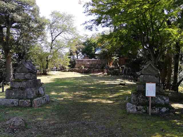 月山富田城 本丸 勝日高守神社
