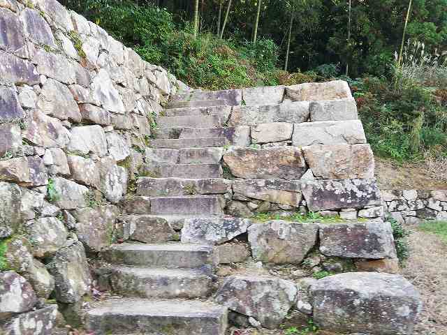 月山富田城 山中御殿跡の石垣(七曲り階段の入口)