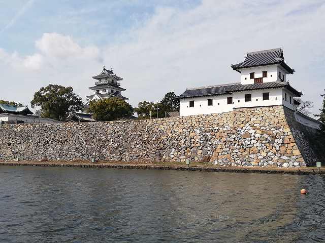 今治城 天守と御金櫓