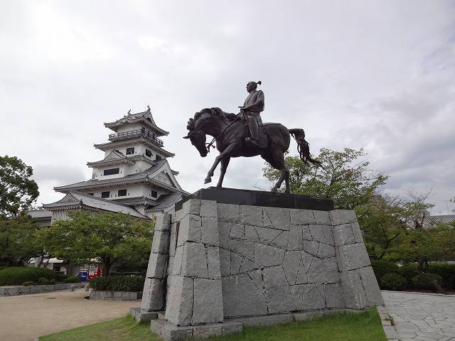 今治城 藤堂高虎像