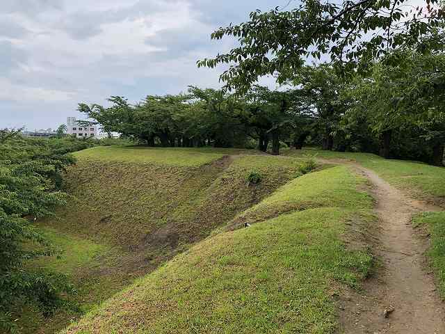 五稜郭_土塁03
