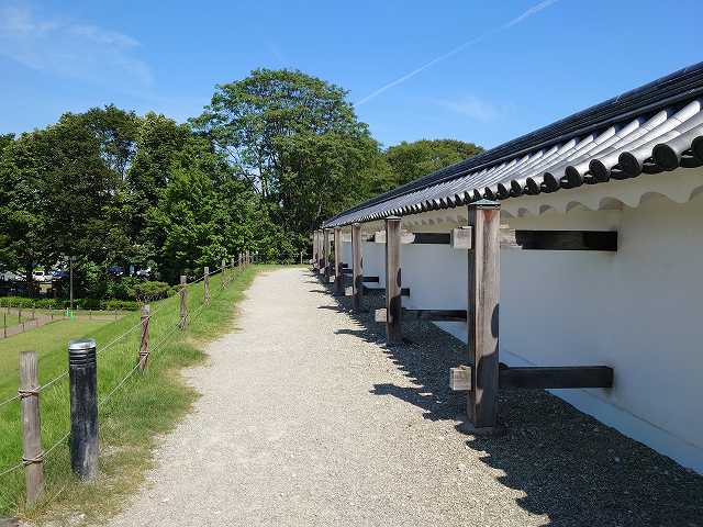 山形城_二の丸東大手門の土塀（内側から見た）