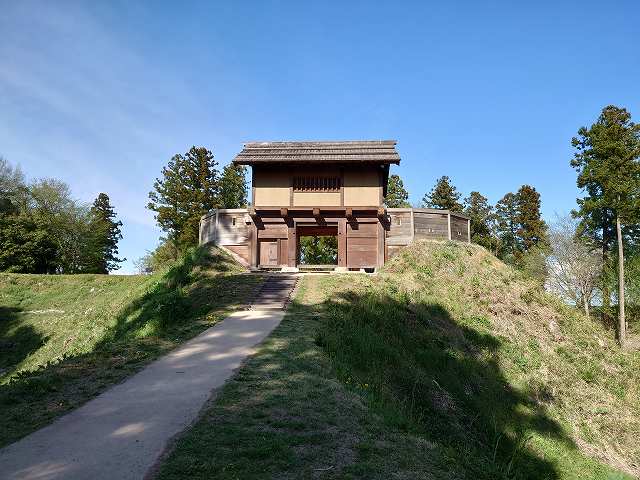 箕輪城 郭馬出門(遠景)