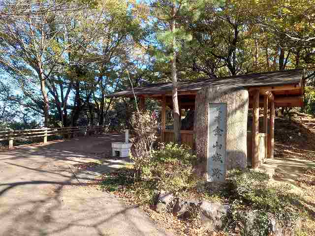 新田金山城(入口)