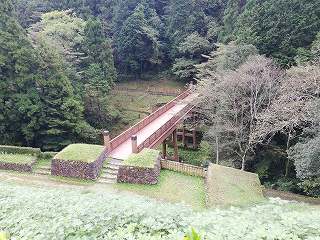 八王子城 曳橋(御主殿跡からの眺め)