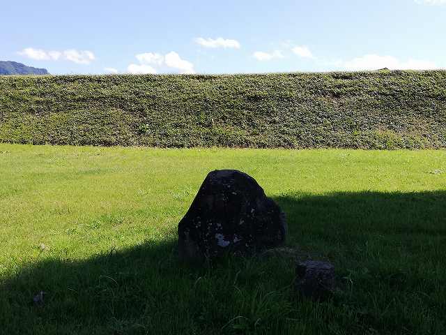 松代城 二の丸西側の土塁