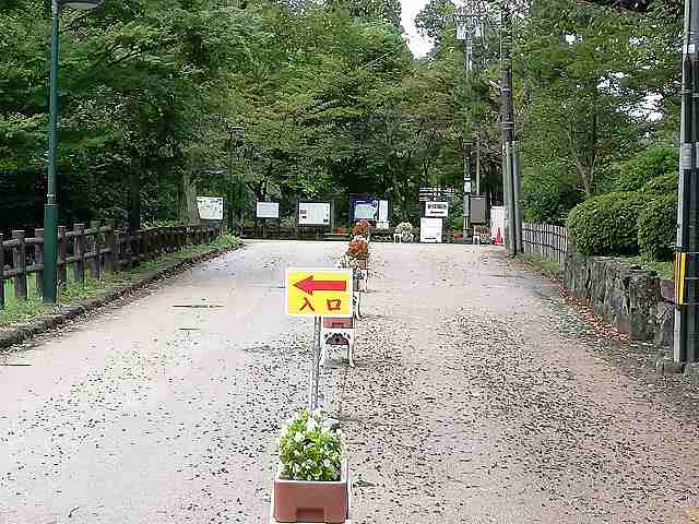 高岡城 搦手門跡からの道
