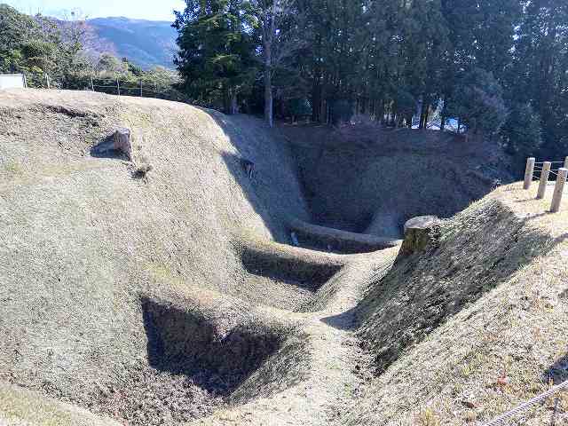 山中城 本丸の畝堀