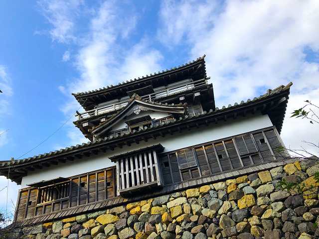 丸岡城 天守の石落し