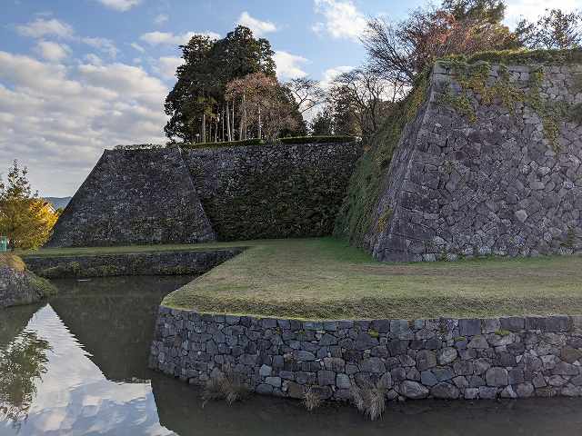 篠山城 二の丸内堀と犬走、高石垣