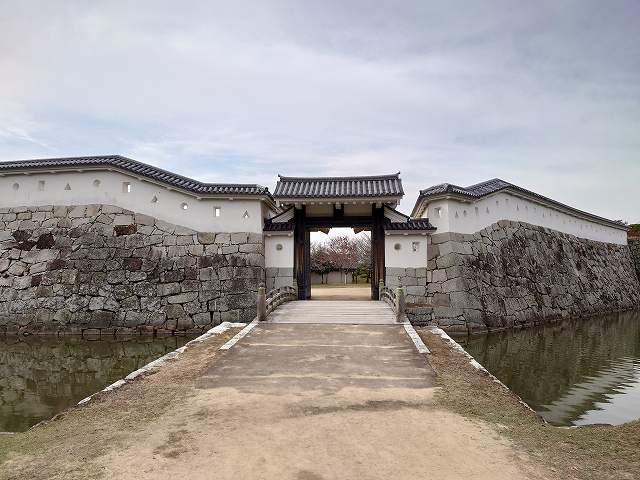 赤穂城 厩口門(遠景)